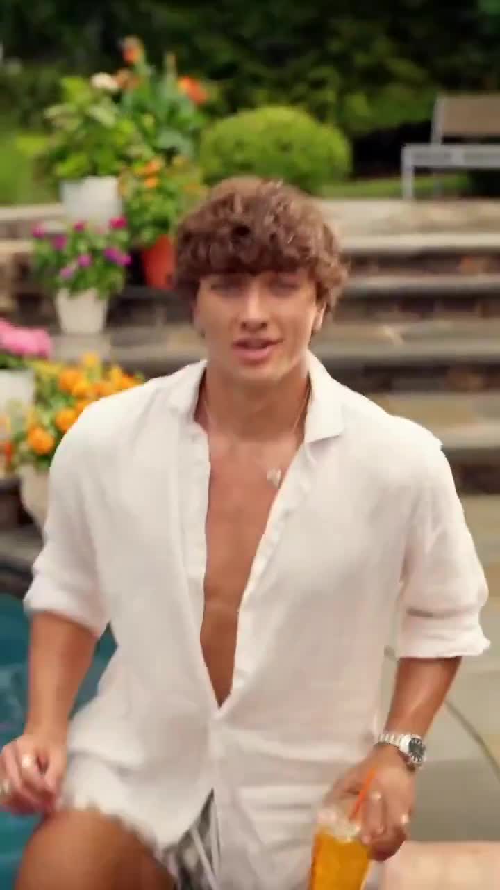 First, Leftists had a complete meltdown over Sydney Sweeney's American Eagle ad.   Now they are having ANOTHER meltdown over a new, similar ad by Dunkin' Donuts featuring actor Gavin Casaleg...