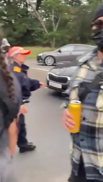 🚨🇬🇧 Two Minutes of local protester demanding the Far Left paid for Agitators take their masks off.  Imagine going to protest in favour of Men who have entered the Country illegally ...