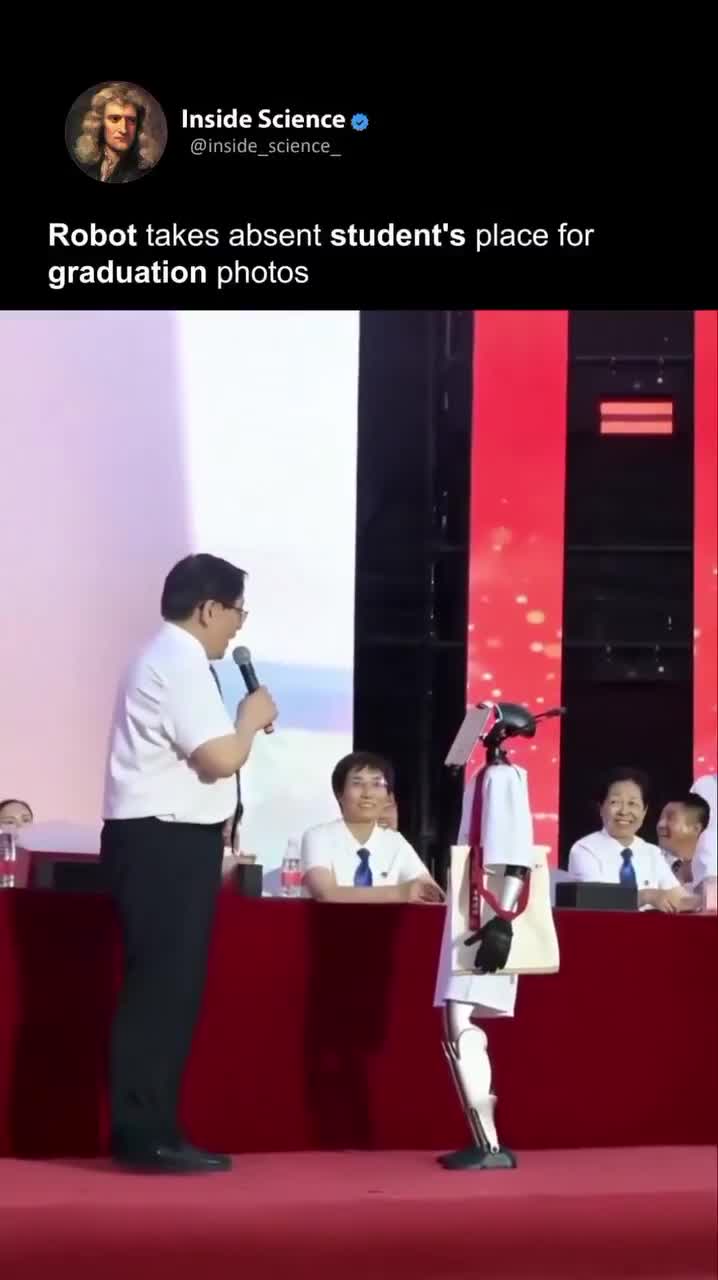 🇨🇳 ROBOT WALKS STAGE, TAKES DIPLOMA, AND STEALS HEARTS  A student in Hebei, China, skipped their graduation and sent a robot in a cap and gown to flex for the cameras instead.  It pose...