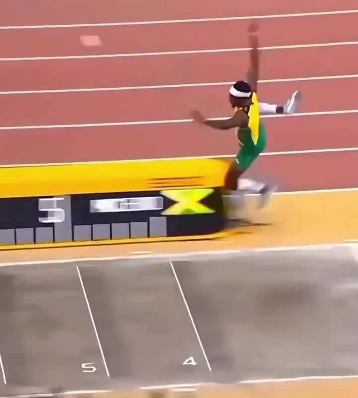 How tf did bro jump 8m like that 😂