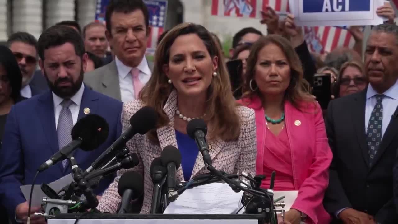 Republican Maria Salazar tells Trump to give mass amnesty to illegal aliens… in Spanish.