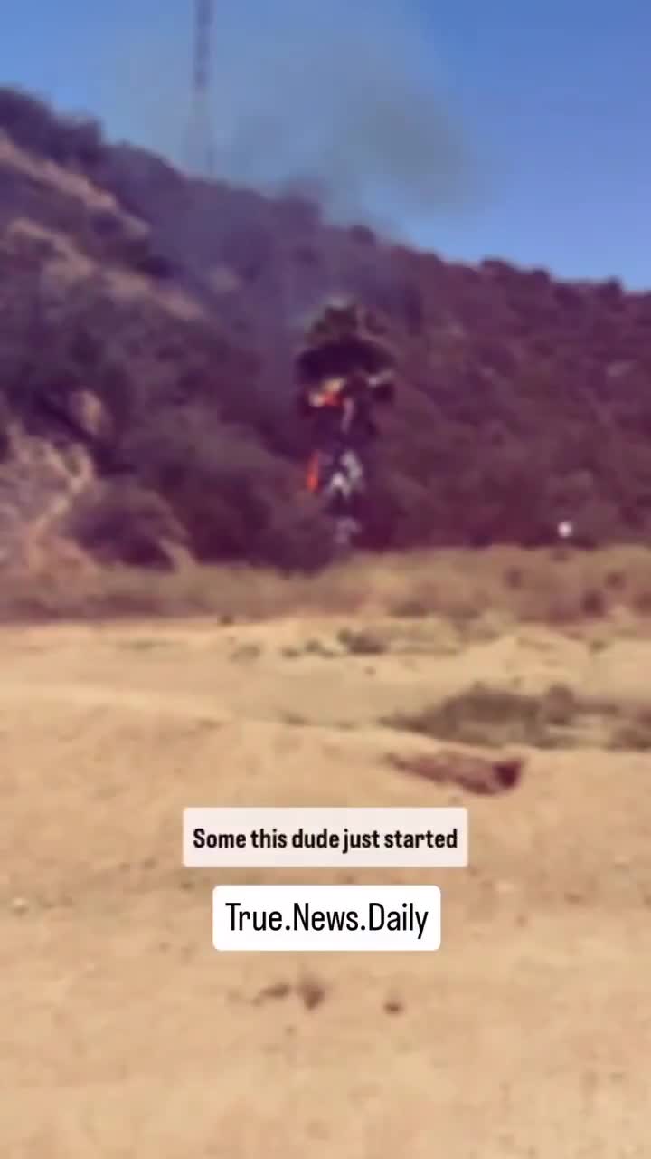 🚨🇺🇸 Man caught on camera starting yet more ‘Climate Change’ outside Los Angeles  Makes you wonder how many Wildfires are actually natural because this keeps happening everywhere...