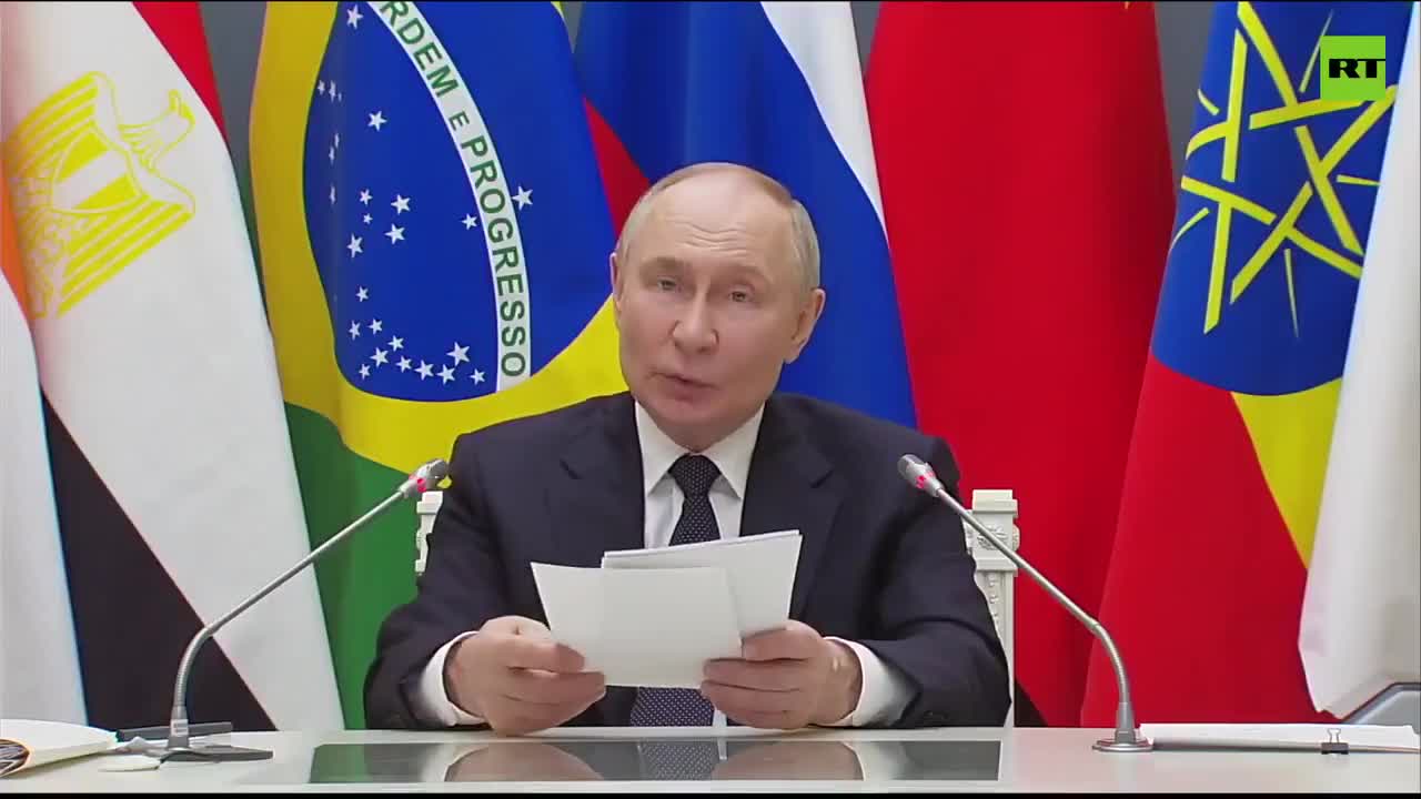 🚨🌎 Putin states BRICS Nations are working on secure, fast convention to trade  He also stated the in 2024 90% of Russia’s trade was made using “friendly currencies”  At the centr...