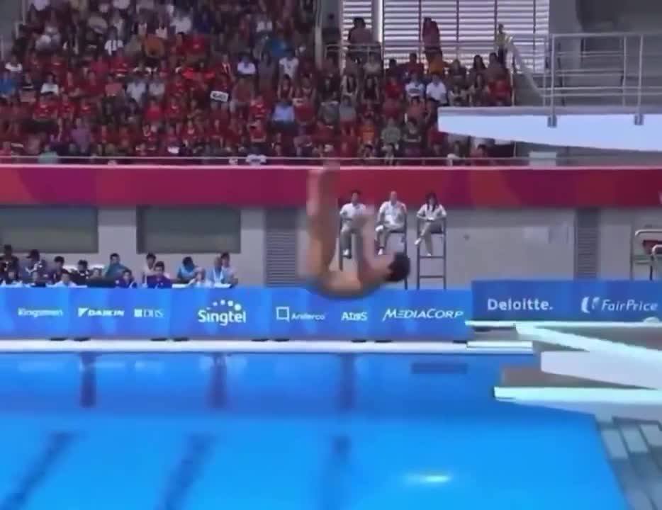 He really earned a 'ZERO' for this dive
