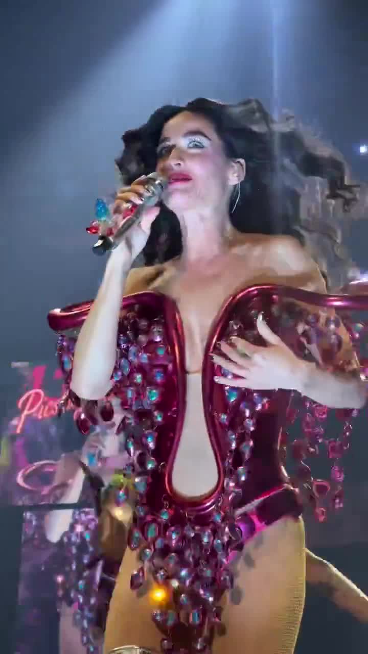 Serious question - Has Katy Perry always been this bad a performer?