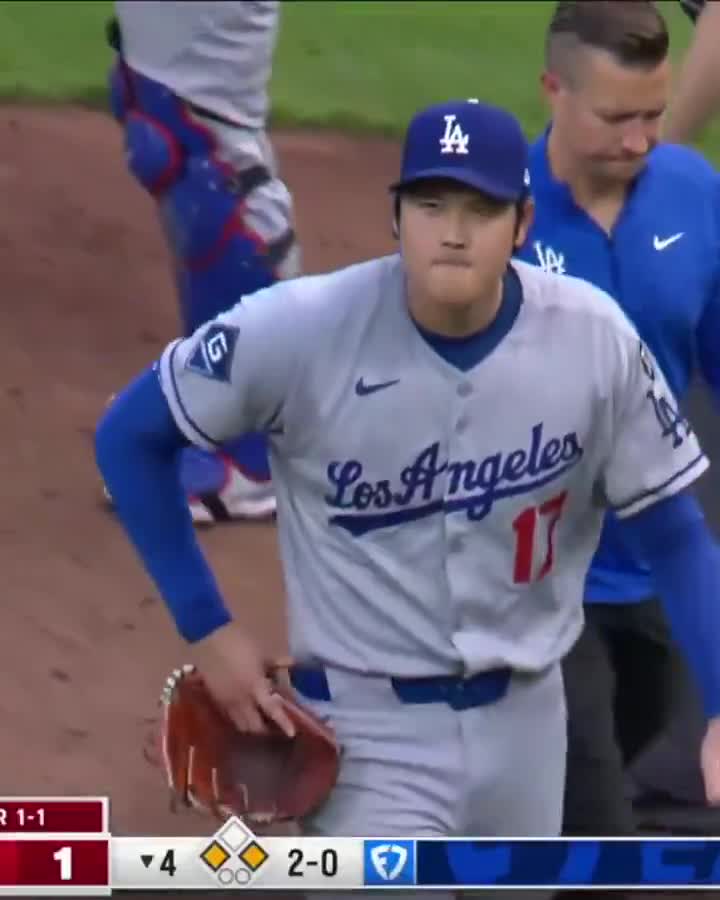 Shohei Ohtani left his start in the middle of an at-bat after throwing six consecutive balls.   (via @MLB, @FanDuelSN)