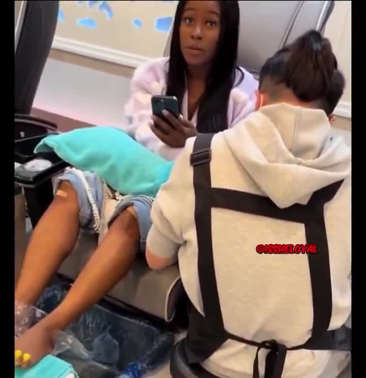 She tried to make him pay for her nails on the 1st date 😭