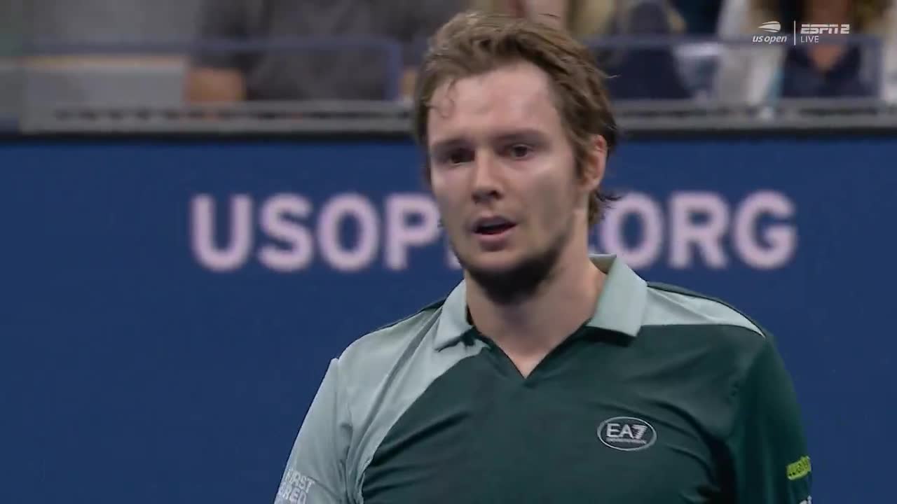 No. 14 Tommy Paul falls to No. 23 Alexander Bublik in five sets and makes a third round exit at the US Open.