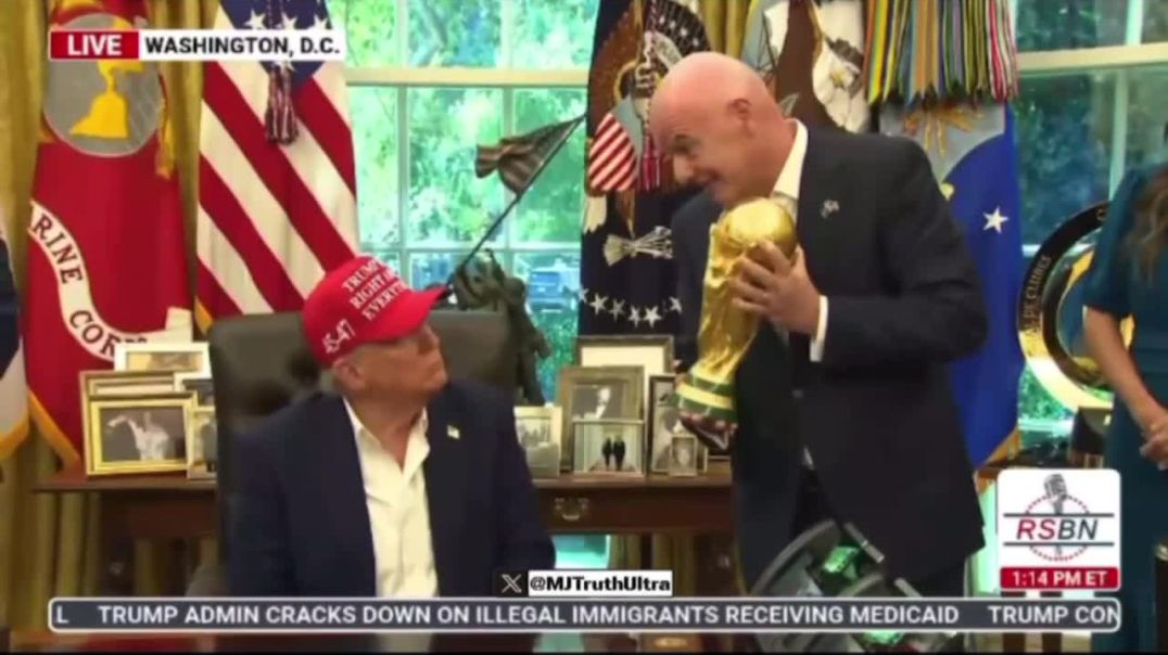 1: Only winners get to touch this trophy… Trump: Can I keep it? 🤣 I’ll put it right below the angels. 😇