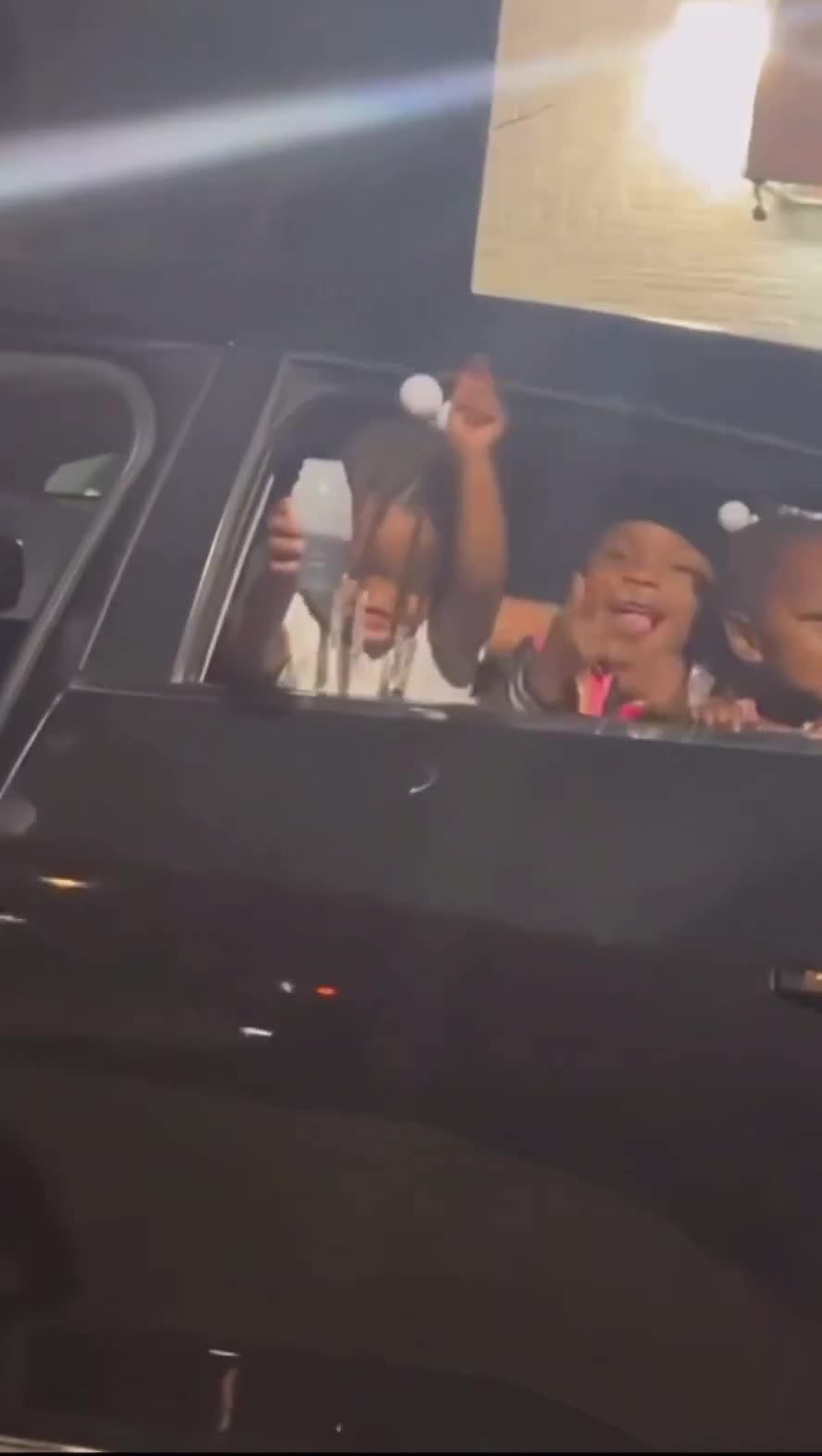 Car full of Toddlers throwing up Gangs Signs & flipping off other Motorists whilst probably drinking Liquor as proud Mom looks on is going viral.