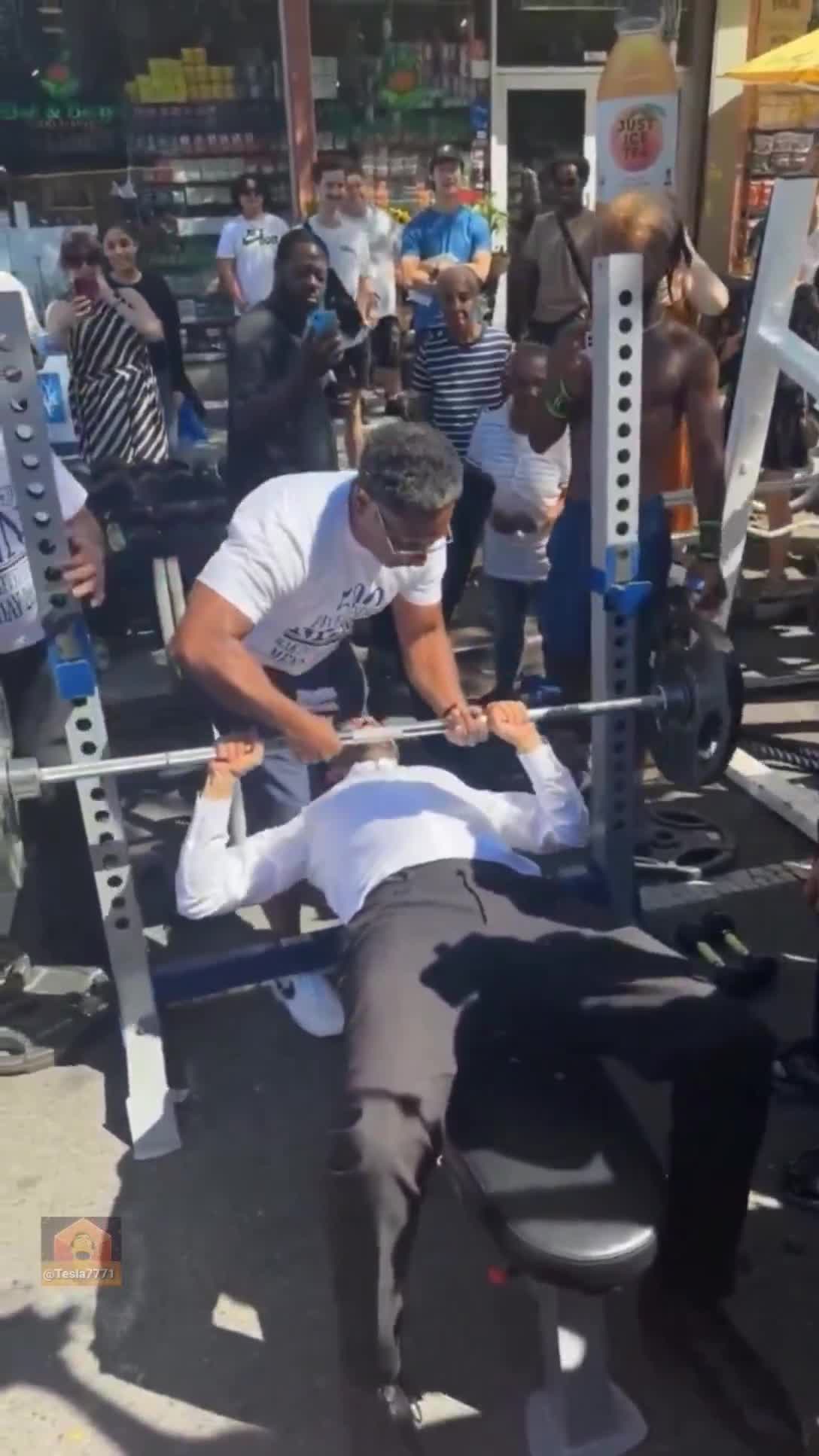 Zohran Mamdani tries to lift a miniscule amount of weight   Real Audio 🔊😂😂