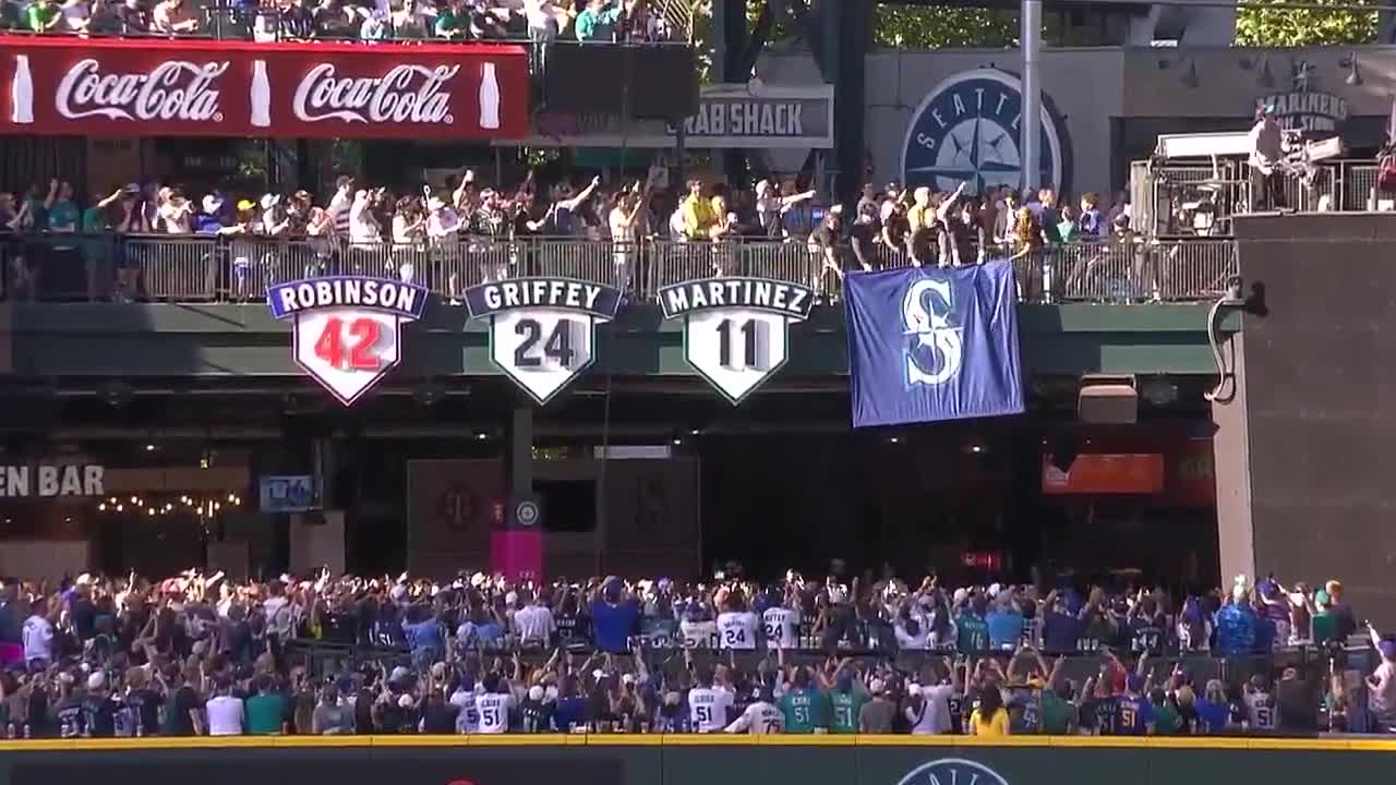 The Mariners have officially retired No. 51 for Ichiro Suzuki 👏   (via @MLB)