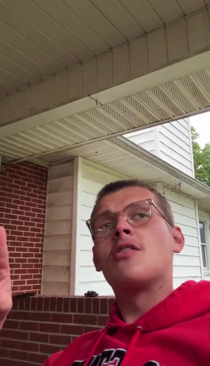 Unhinged lunatic claims that he lures Trump supporters to his home through Grindr so he can beat them up.