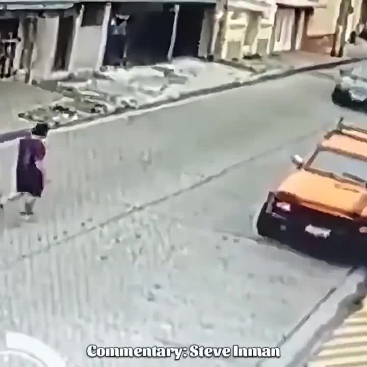 Driver catches up with the coward who tried to rob him.