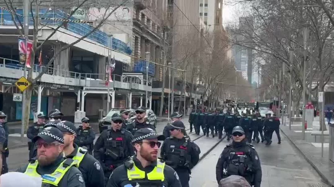 🇦🇺 The storm troopers were protecting us from the lefties for the first time ever today.   Not giving them compliment but this is what they are meant to do, serve and protect the people.