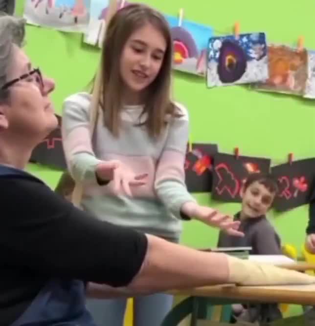 4th grade children surprised their favourite cleaning lady