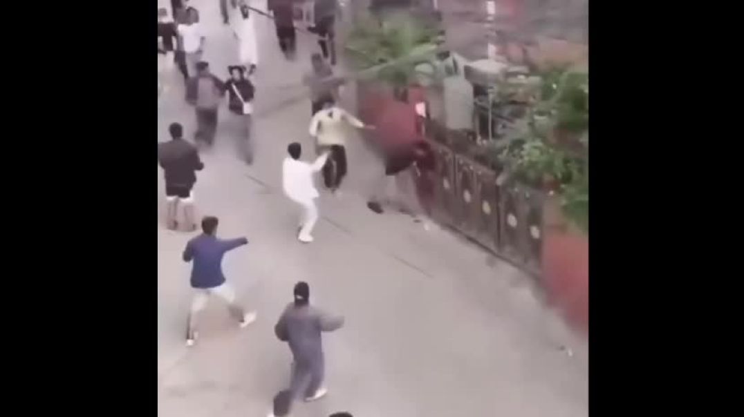 ALERT 🚨 Nepal parliament stormed by protesters, set on fire. Prime Minister KP Sharma Oli resigned after youth took the streets over social media ban