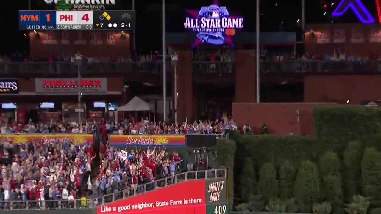 KYLE SCHWARBER REACHES 50 HOMERS ON THE SEASON 👏