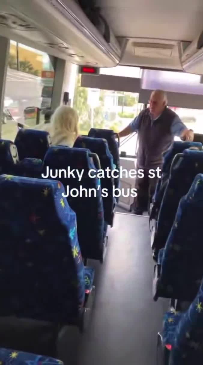 Unknown woman boards school bus in Melbourne 😳