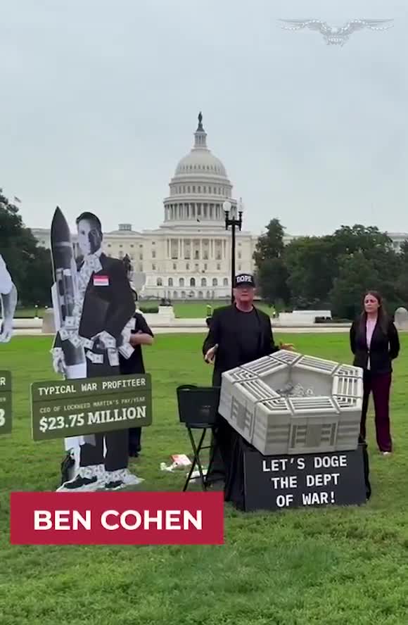 Ben & Jerry's co-founder Ben Cohen engages in an UNHINGED protest of the @DeptofWar in DC, using a chainsaw to cut into a model of the Pentagon.  Seems like a call to violence @fbi