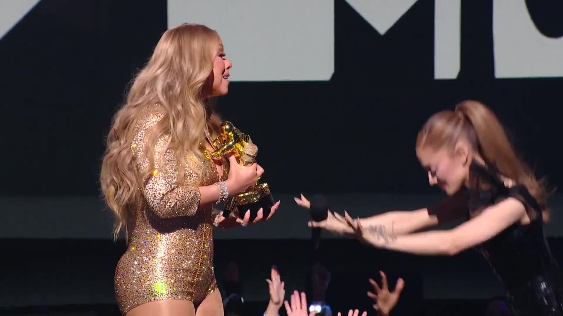 Mariah Carey takes home the Video Vanguard Award #VMA
