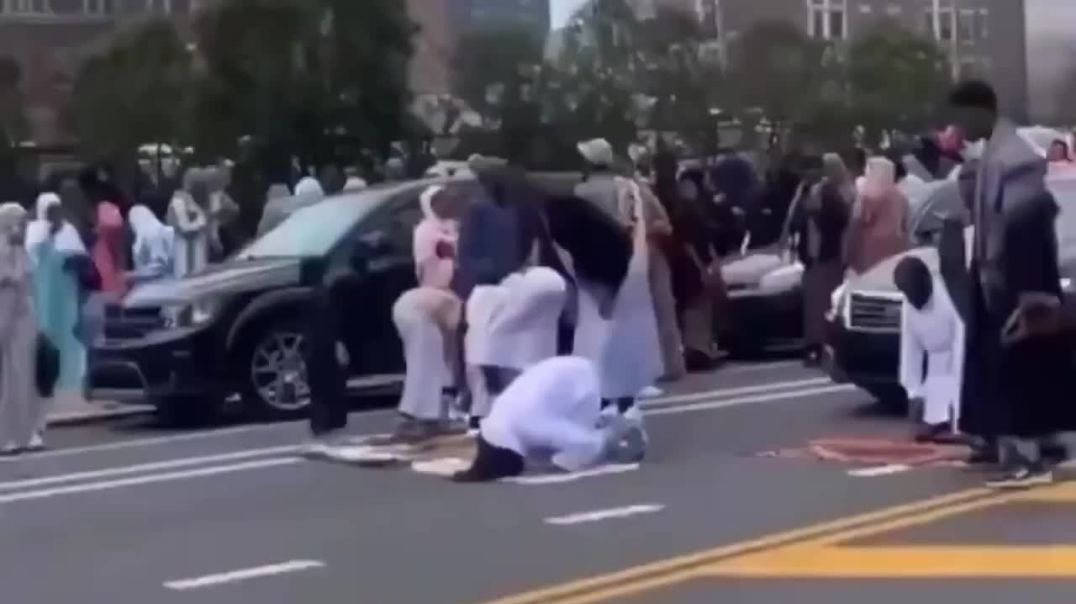 Somali immigrants shut down the streets in Philadelphia Pennsylvania to pray…  Do you see where all of this is going if we do not MASS DEPORT?
