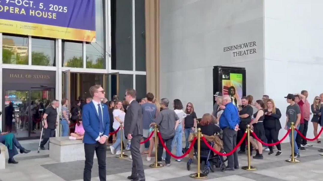 BREAKING 🚨 Massive crowd lined up outside Kennedy Center to pay tribute to Charlie Kirk