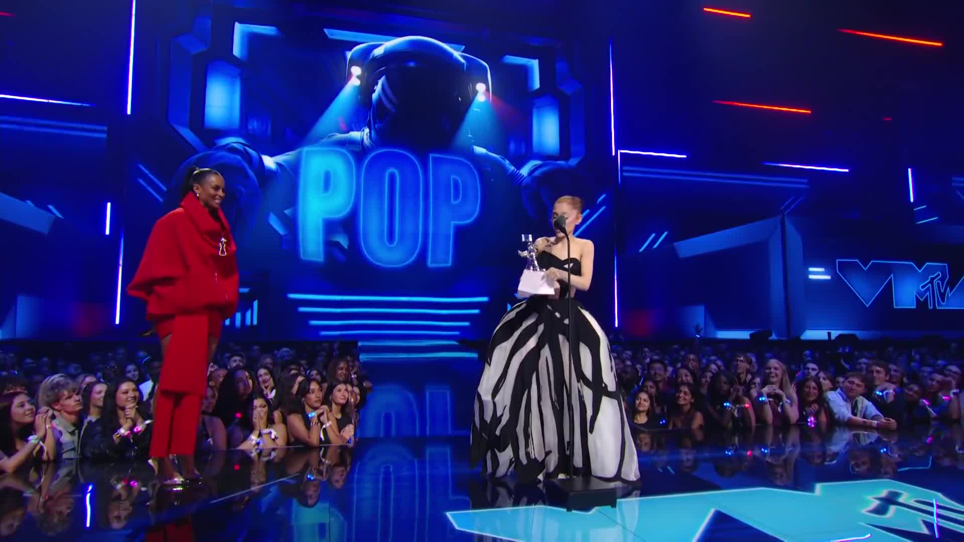 Ariana Grande wins 2025 BEST POP for BRIGHTER DAYS AHEAD at the #VMAs