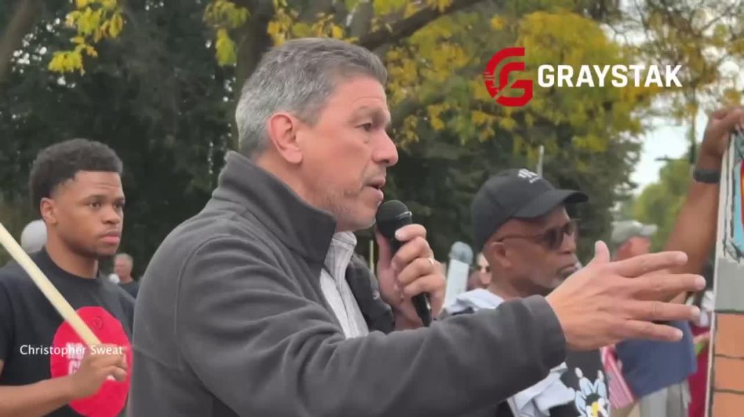 “You got to grab a gun… These ICE Agents got to get shot and wiped out.”  He works for Wilbur Wright College in @ChiCityColleges