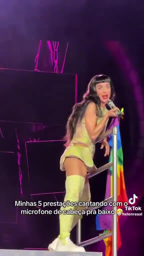 Katy Perry performing the Mating Ritual that Bagged Former Canadian Dictator Justin Trudeau