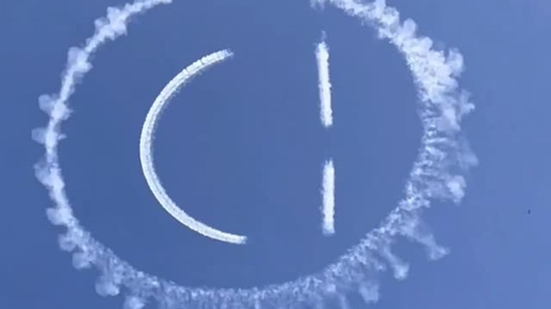 ‼️Rochester, New York: Rogue chemtrail pilot decides to have fun in the sky…   Perfect proof that these are NOT contrails. You cannot switch contrails on and off but you can do that with the chemical 
