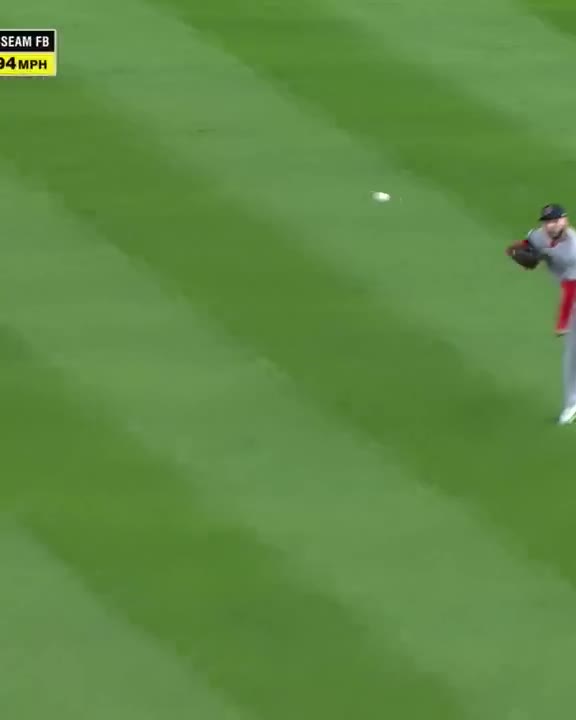 VOLPE COMES THROUGH ‼️  Yankees take a 2-0 lead!
