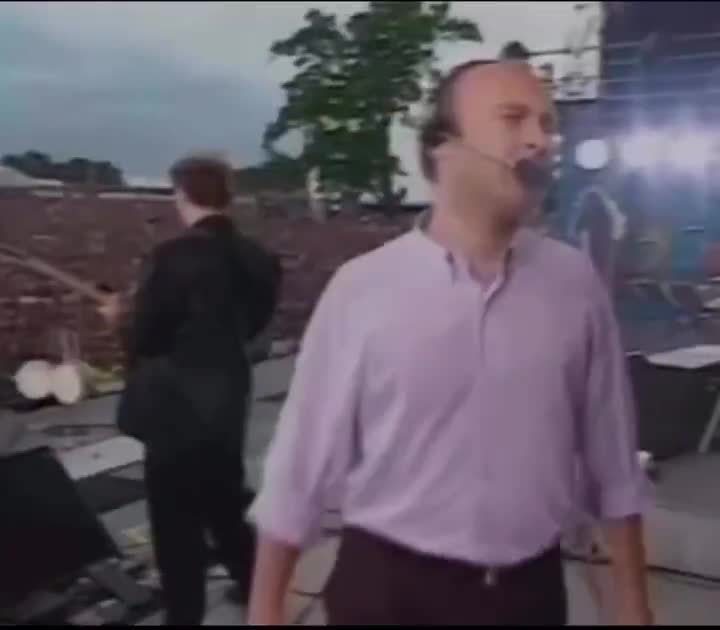 Phil Collins is the only person who could drum & sing like this while looking like the IT guy at your workplace