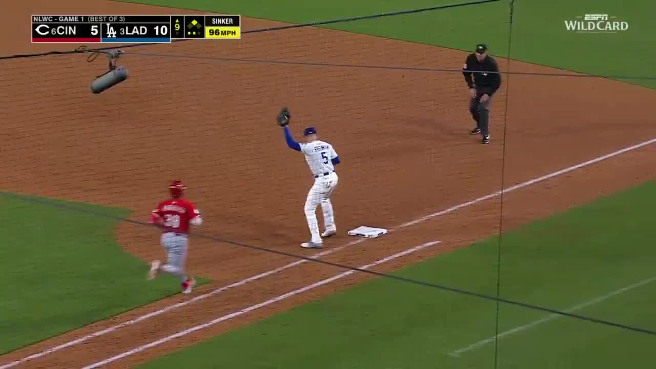 The Dodgers extinguish a late game push from the Reds to secure Game 1 👏