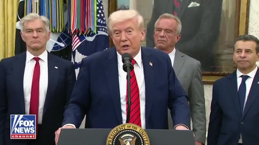 🚨 BREAKING: President Trump CONFIRMS he will give Charlie Kirk the Presidential Medal of Freedom posthumously on Tuesday night