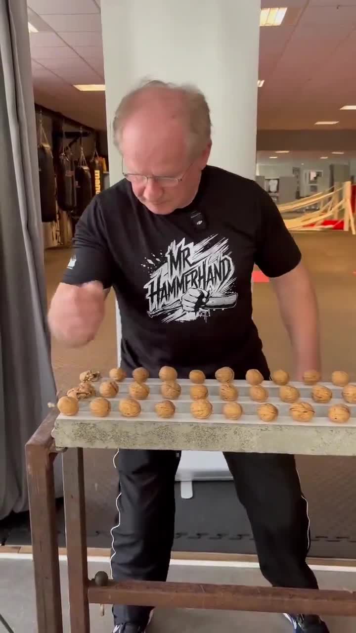 New Guinnes world record: 293 walnuts in 60 seconds, while holding a raw egg   We just making up world records now... 😭