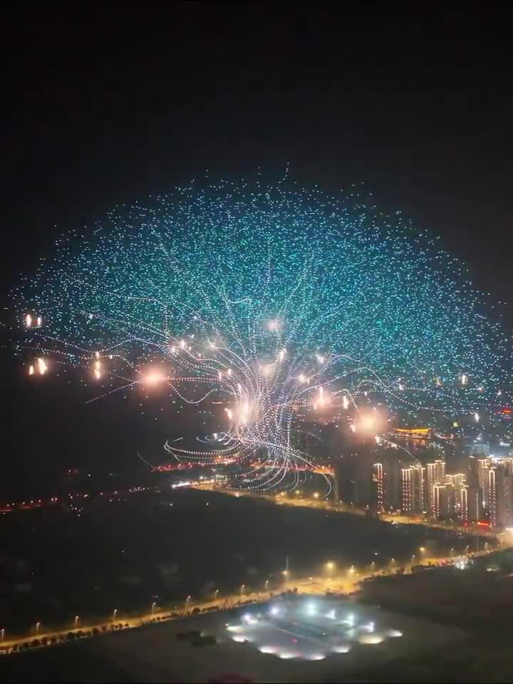 Mesmerizing 16,000-drone light show in Liuyang, Hunan. ✨