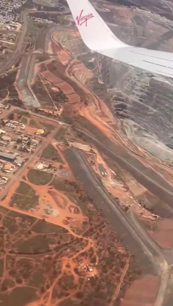 The Kalgoorlie Super Pit (Fimiston Open Pit) is a premier open-cut gold mine in Western Australia, built on the historic “Golden Mile,” one of the world’s richest gold deposits
