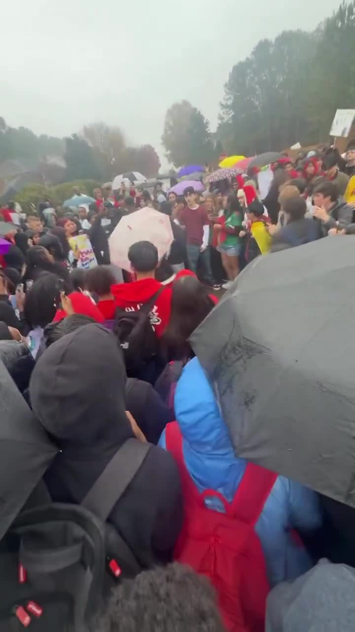 Students at Wakefield High School (@WakefieldHS) in North Carolina staged a walkout to protest ICE while holding anti-ICE signs  This is the same district which sent out an email authorizing...