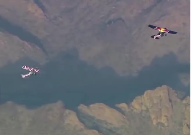 These 2 pilots tried swapping planes mid-air… they ended up losing their licenses😕