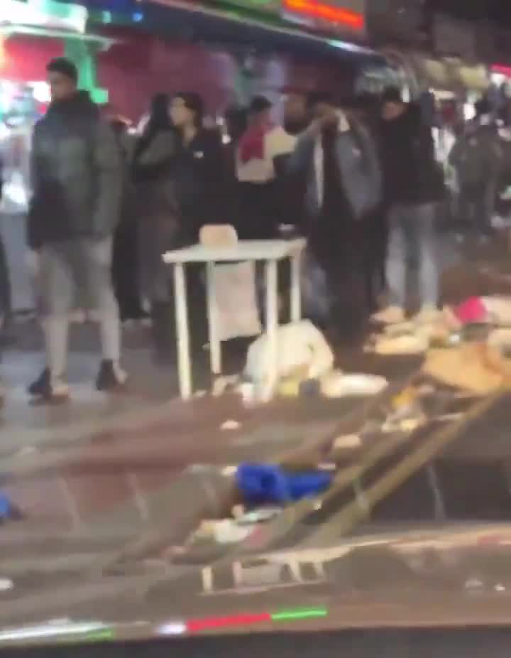 This is London.  New Yorkers saw London & thought - Yes-  that’s what we want for NYC.