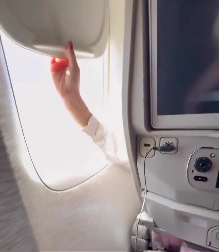 He had to fight a 4 year old to kepe his window down during the flight 😂