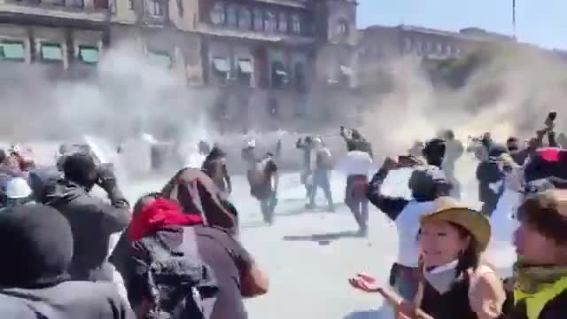 The populous Revolution globally is unstoppable! The National Palace in Mexico is under siege by its citizens amid discontentment with Claudia Sheinbaum the WEF puppet..   Follow: @AFpost