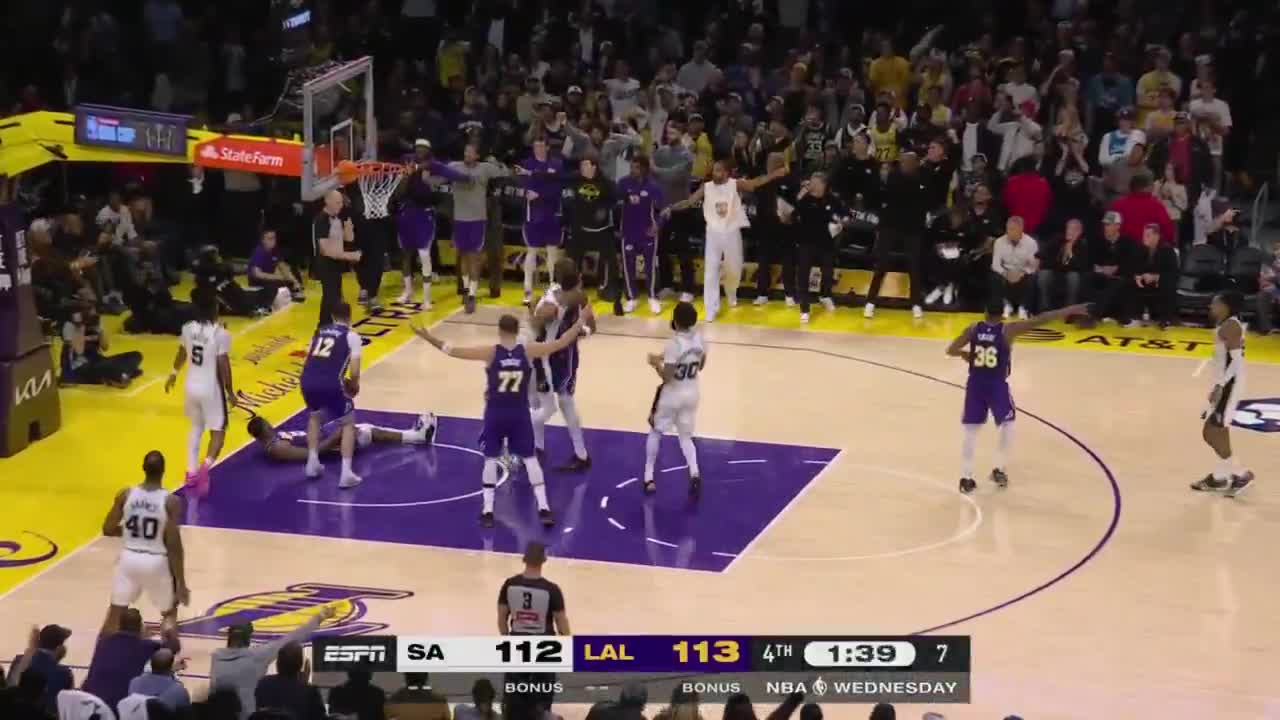 Wemby fouls out with under two minutes to go 👀