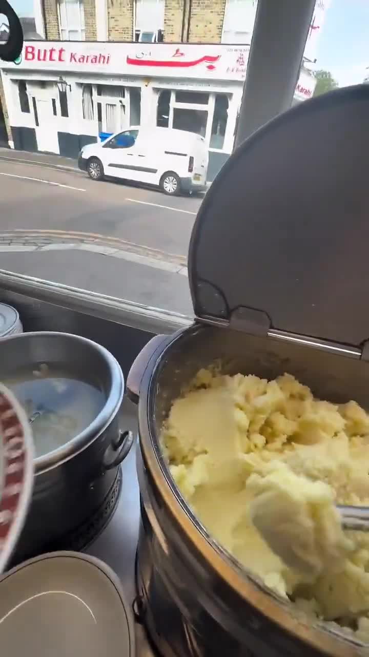 Someone tell the brits WW2 is over they don't need to eat like this anymore