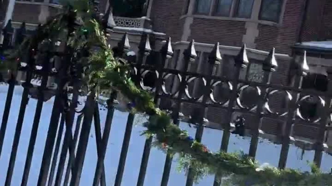 🚨 LMAO! The number of people outside Tim Walz’s house screaming “RETARD” has DRAMATICALLY increased