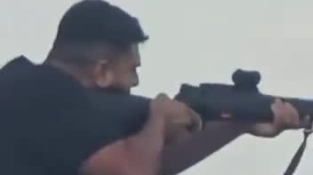 He’s definitely a Professional: CHILLING close-up shows Bondi Beach shooter firing like a PROFESSIONAL