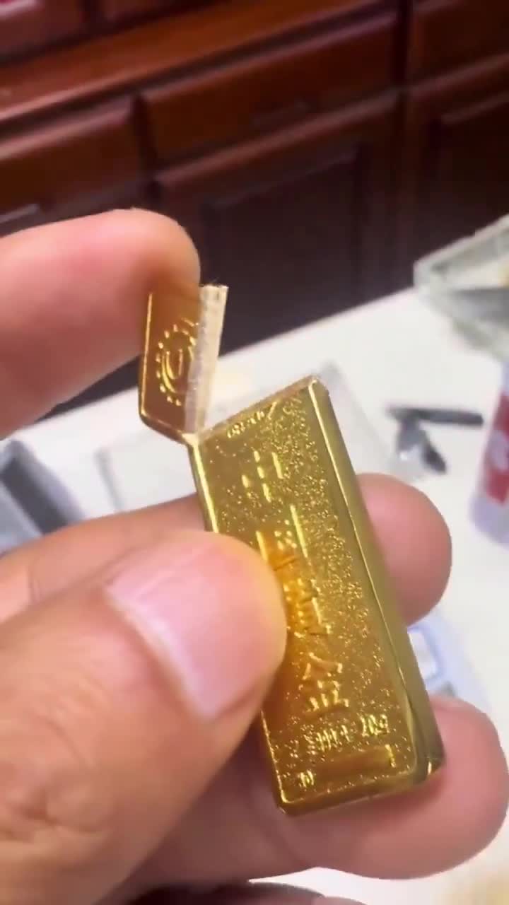 Another example of fake gold sold from China.  Meanwhile, the entire ...