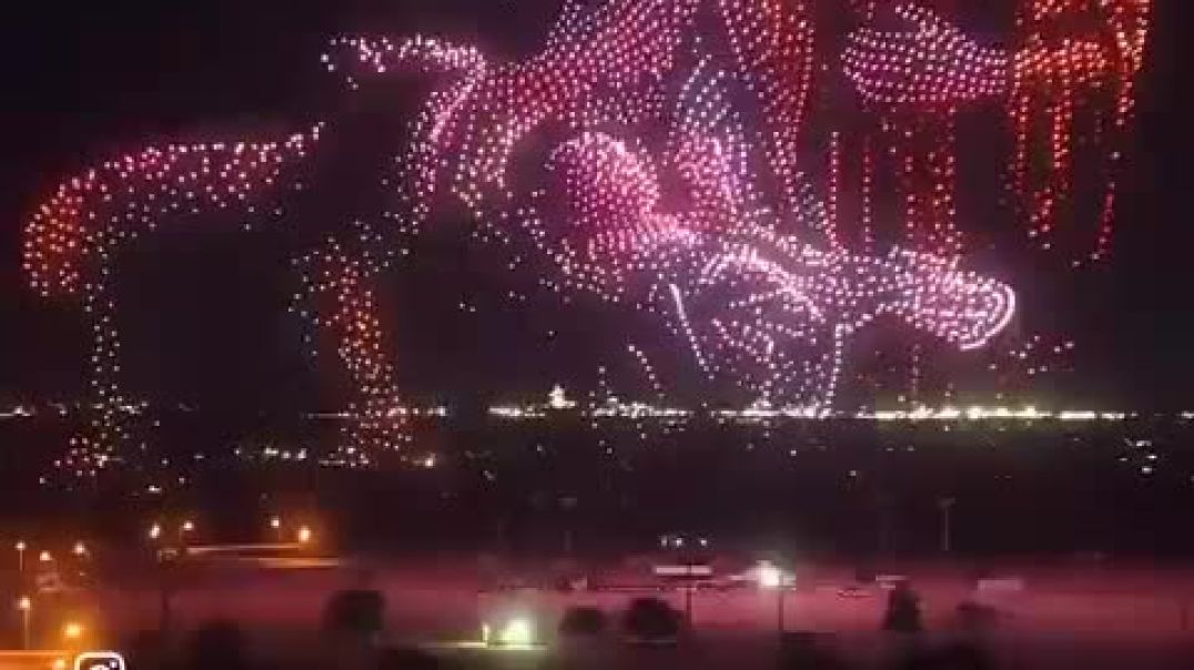 In Mansfield, Texas, more than 5,000 drones illuminated the night sky to recreate the Nativity scene, a light and faith spectacle that left thousands in awe.  The magic was brought to life by Sky Elem
