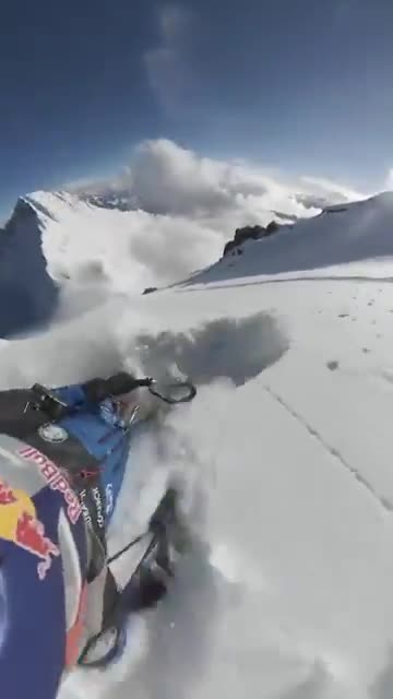 Andrzej Bargiel is the first person to ski down Mount Everest without supplementary oxygen 🐐